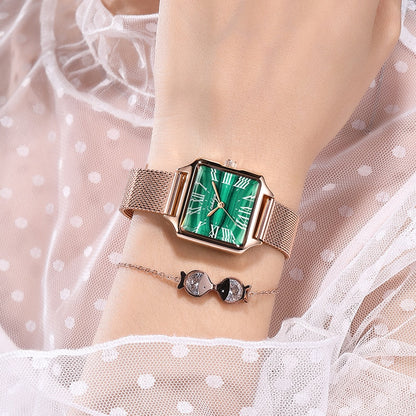 Women Watch Square Fashion Versatile Women's Small Green Watch Roman Numerals Quartz Wristwatch Reloj para Mujeres