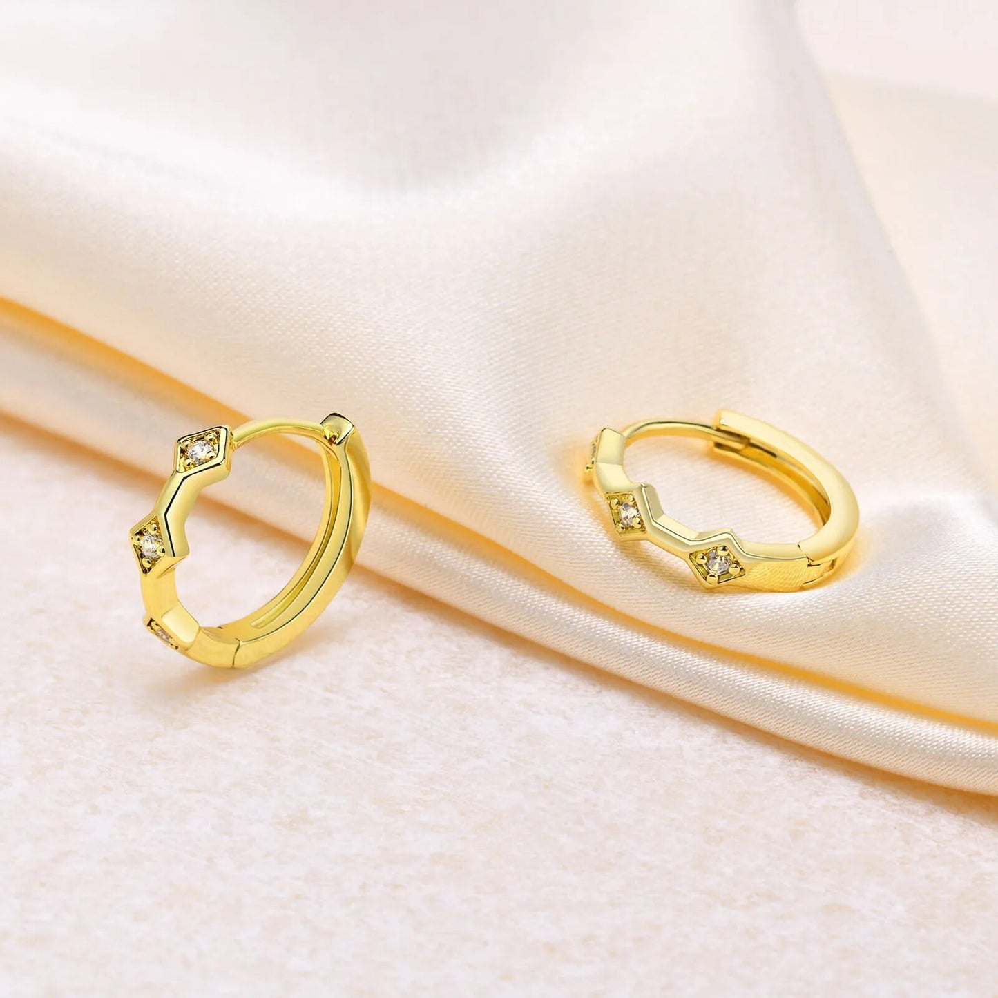 Women's Earrings Aretes para mujeres Women Small Hoop Earrings, Gold Plated Hoops with Sparking Cubic Zirconia Stone, Chic Dainty Girls Huggies